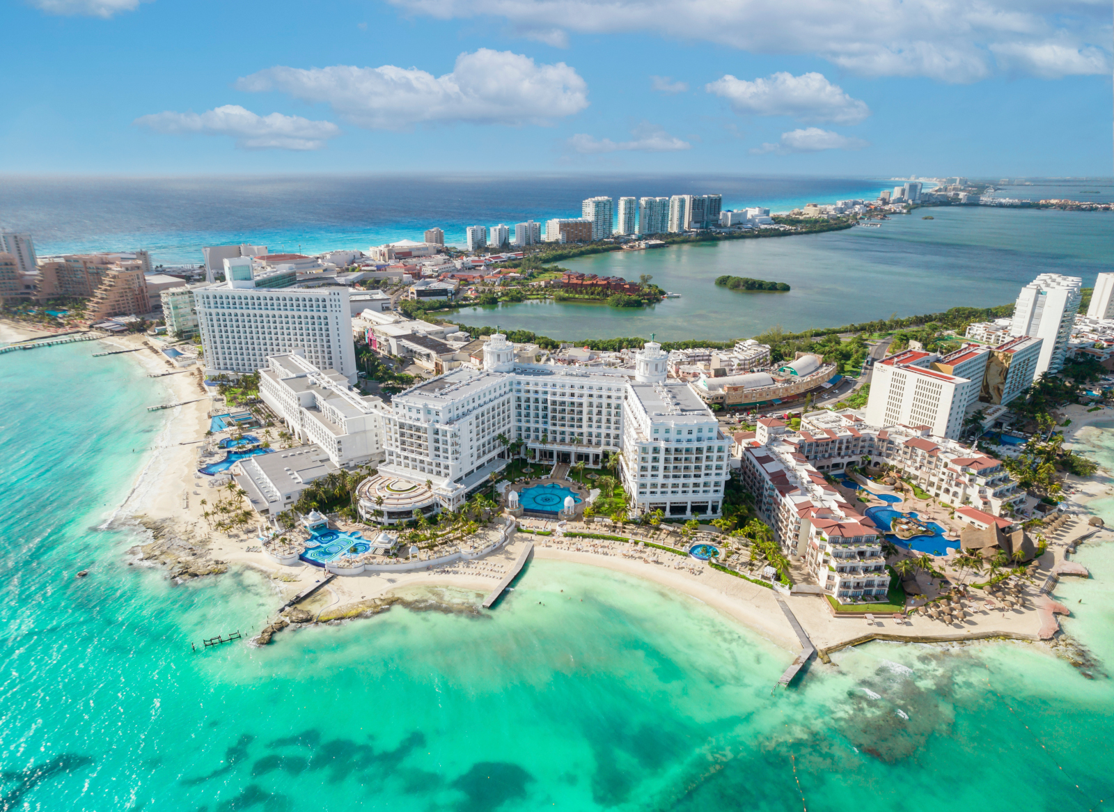 Vista aérea de la zona hotelera de Cancún, Quintana Roo, en la península de Yucatán