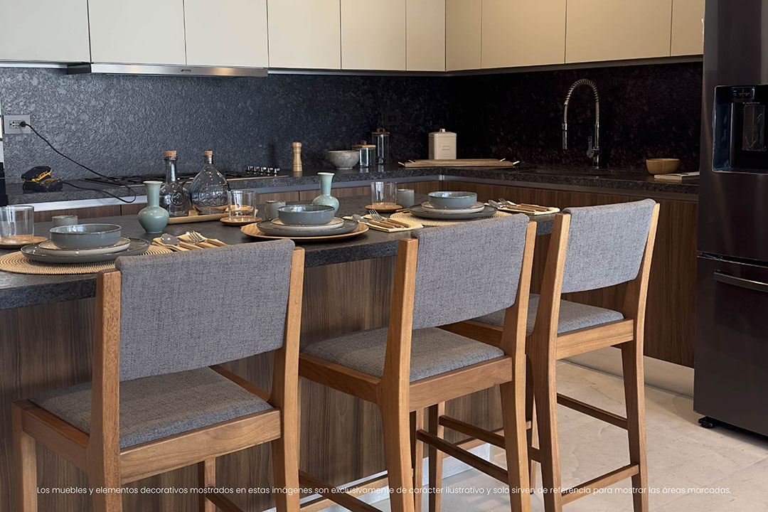 Cocina integral y barra con cuatro bancos